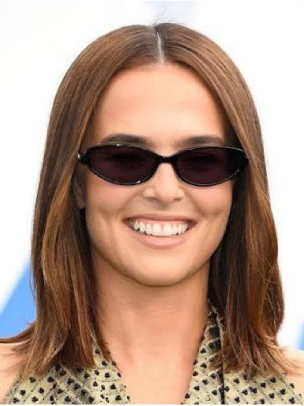 Regard Sombre KNOX glasses brand seen on Zoey Duetch Voicemails for Isabelle